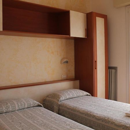 Hotel Turismo Римини Экстерьер фото