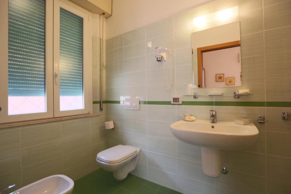 Hotel Turismo Римини Экстерьер фото