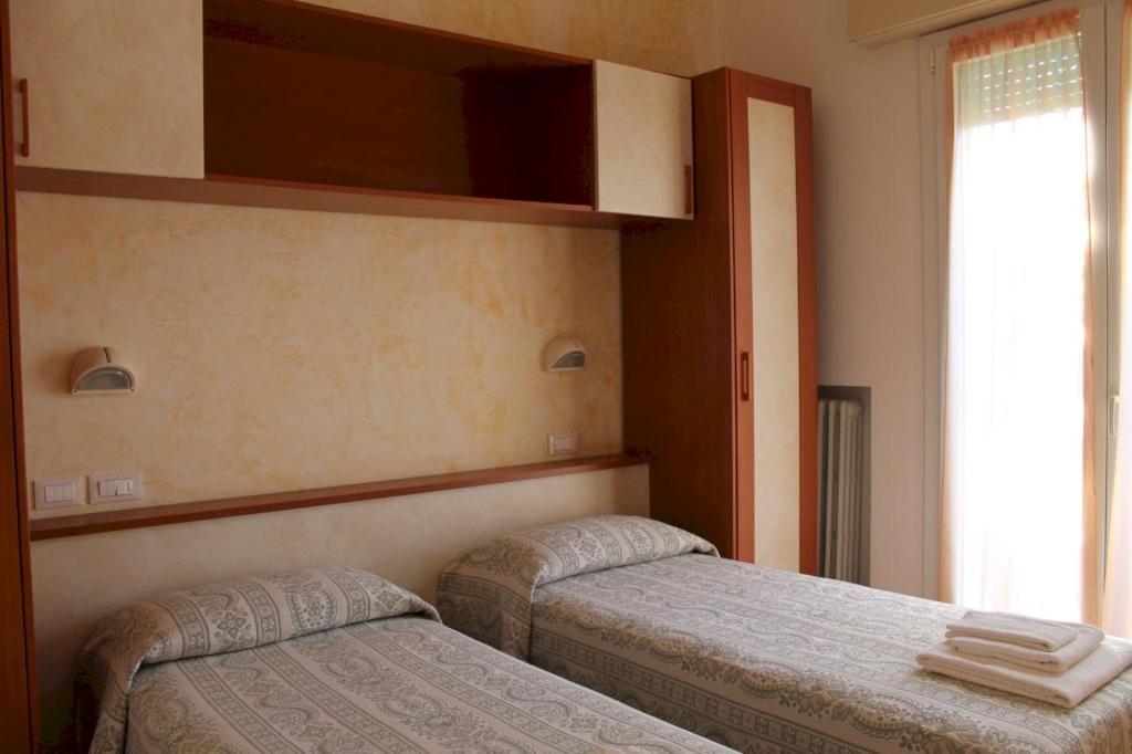 Hotel Turismo Римини Экстерьер фото
