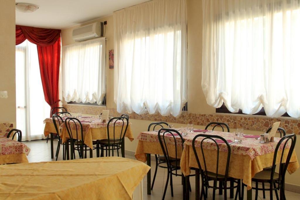 Hotel Turismo Римини Экстерьер фото