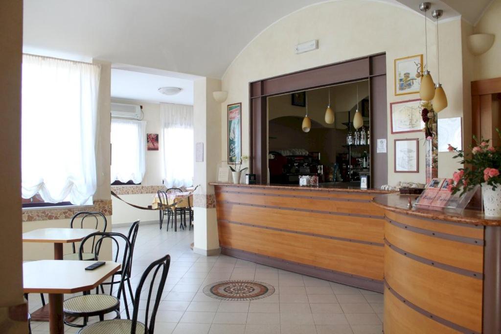 Hotel Turismo Римини Экстерьер фото